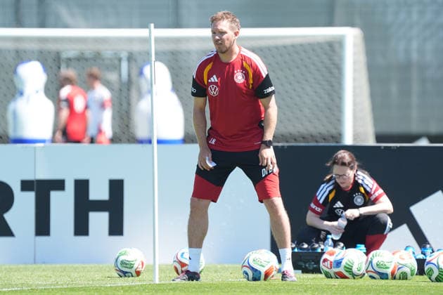 Bundestrainer Julian Nagelsmann (Deutschland Germany) beoachtet das Training - Herzo Base 28.05.2026: Deutsche Nationalmannschaft, Trainingslager zur WM-Vorbereitung, Home Ground, HerzoBase, World of Adidas, Herzogenaurach