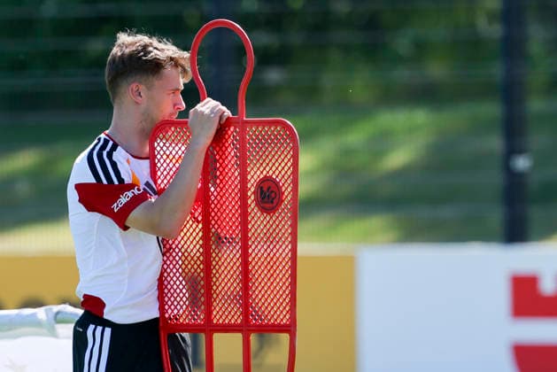 Joshua Kimmich (Germany) schaut enttaeuscht, , Training der deutschen Fussball Nationalmannschaft, Home Ground am 28. May 2026 in Herzogenaurach, Deutschland. (Foto von Marco Steinbrenner DeFodi Images) Joshua Kimmich (Germany) looks dejected, , Training der deutschen Fussball Nationalmannschaft, Home Ground, May 28, 2026 in Herzogenaurach, Germany. (Photo by Marco Steinbrenner DeFodi Images) -