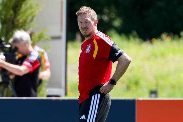Bundestrainer Julian Nagelsmann (Germany) schaut, , Training der deutschen Fussball Nationalmannschaft, Home Ground am 28. May 2026 in Herzogenaurach, Deutschland. (Foto von Marco Steinbrenner DeFodi Images) Bundestrainer Julian Nagelsmann (Germany) looks on, , Training der deutschen Fussball Nationalmannschaft, Home Ground, May 28, 2026 in Herzogenaurach, Germany. (Photo by Marco Steinbrenner DeFodi Images) -