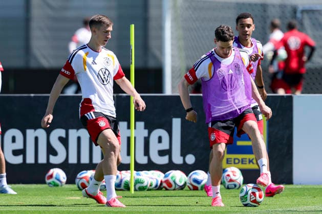 Nico Schlotterbeck (Germany) und Florian Wirtz (Germany) kaempfen um den Ball, , Training der deutschen Fussball Nationalmannschaft, Home Ground am 28. May 2026 in Herzogenaurach, Deutschland. (Foto von Marco Steinbrenner DeFodi Images) Nico Schlotterbeck (Germany) und Florian Wirtz (Germany) battle for the ball, , Training der deutschen Fussball Nationalmannschaft, Home Ground, May 28, 2026 in Herzogenaurach, Germany. (Photo by Marco Steinbrenner DeFodi Images) -