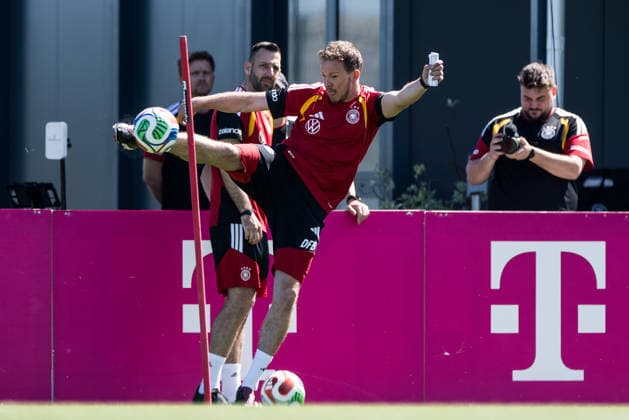 HERZOGENAURACH, GERMANY - MAY 28: Julian Nagelsmann (Head Coach Germany) trying to capture a ball during a training session during the training camp of Germany to prepare for the FIFA World Cup, WM, Weltmeisterschaft, Fussball 2026 on May 28, 2026 in Herzogenaurach, Germany. Bavaria Germany Copyright: xSteffiexWunderlx