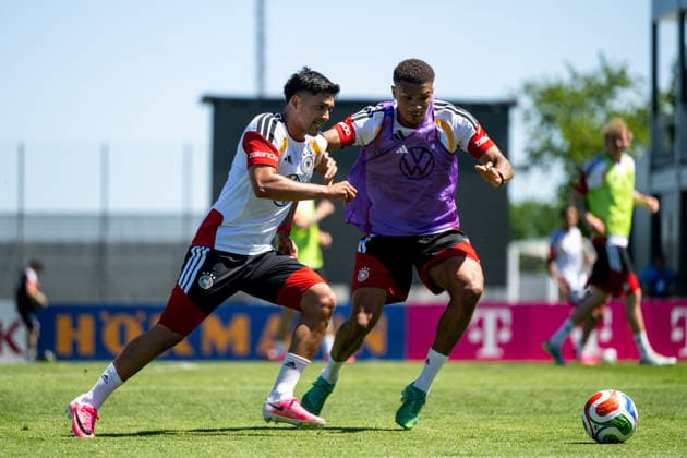 GER, Fußball Herren Nationalmannschaft Deutschland, Training, 28.05.2026, Adidas Homeground, Herzogenaurach, GER, Fußball Herren Nationalmannschaft Deutschland, Training, im Bild Nadiem Amiri (Deutschland, 20) im Zweikampf mit Malick Thiaw (Deutschland, 24),