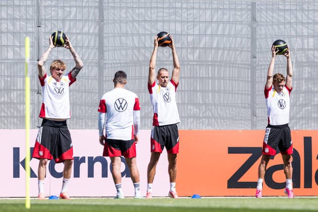 HERZOGENAURACH, GERMANY - MAY 28: Nick Woltemade (Germany, 11), Waldemar Anton (Germany, 3), Joshua Kimmich (Germany, 6) warming up with weight balls during a training session during the training camp of Germany to prepare for the FIFA World Cup, WM, Weltmeisterschaft, Fussball 2026 on May 28, 2026 in Herzogenaurach, Germany. Bavaria Germany Copyright: xSteffiexWunderlx