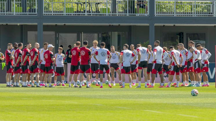Mannschaftskreis vor dem Training im Home Ground Herzogenaurach bei der WM-Vorbereitung, Herzogenaurach, Deutschland, am 28. Mai 2026. during training at the Home Ground Herzogenaurach during World Cup preparation, Herzogenaurach, Germany, on May 28, 2026. Copyright: HMBxMedia xHeikoxBecker