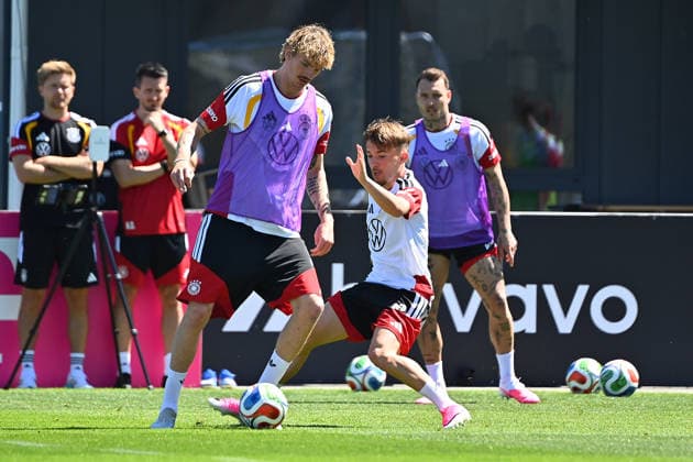 Nick WOLTEMADE (GER), Lennart KARL (GER), Aktion,Zweikampf. Deutsche Fussball Nationalmannschaft,WM Vorbereitung, Trainingslager in Herzogenaurach am 28.05.2026.