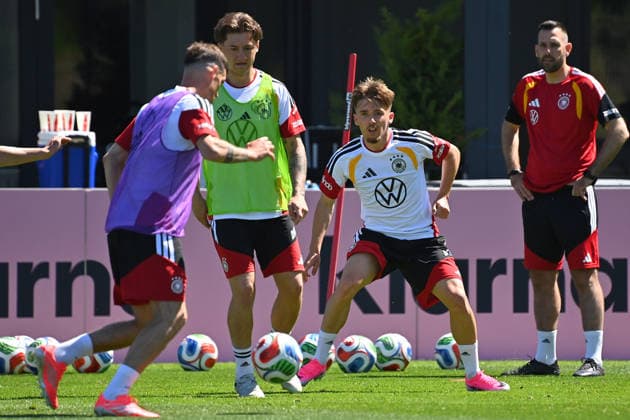 v.loi:Pascal GROSS (GER), Angelo STILLER (GER), Lennart KARL (GER), Aktion,Zweikampf. Deutsche Fussball Nationalmannschaft,WM Vorbereitung, Trainingslager in Herzogenaurach am 28.05.2026.
