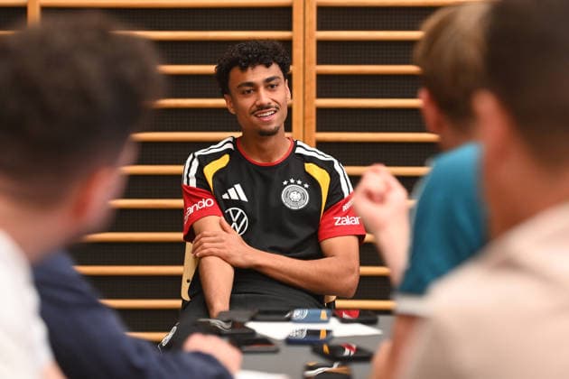 Medienstunde: Nathaniel BROWN (GER), stellt sich den Fragen der Journalisten. Deutsche Fussball Nationalmannschaft,WM Vorbereitung, Trainingslager in Herzogenaurach am 28.05.2026.