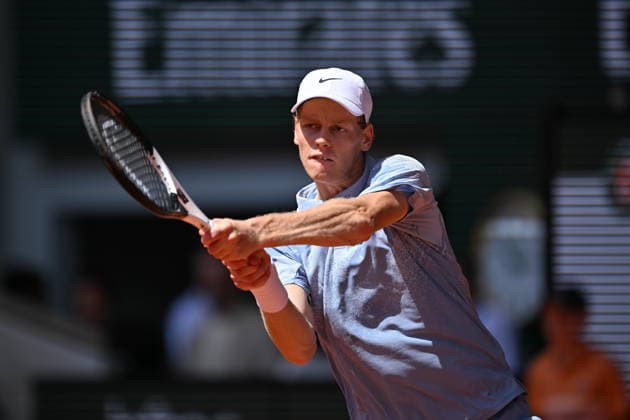 2026 French Open (Roland-Garros) - Day 5 PARIS, FRANCE - MAY 28: Jannik Sinner of Italy competes against Argentina s Juan Manuel Cerundolo (not seen) on day 5 of the French Open tennis tournament on Court Philippe-Chatrier at the Roland-Garros Complex in Paris on May 28, 2026. Mustafa Yalcin Anadolu Paris France. Editorial use only. Please get in touch for any other usage.  Copyright: x2026xAnadoluxMustafaxYalcinx
