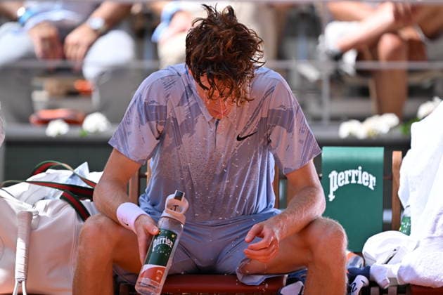2026 French Open (Roland-Garros) - Day 5 PARIS, FRANCE - MAY 28: Jannik Sinner of Italy competes against Argentina s Juan Manuel Cerundolo (not seen) on day 5 of the French Open tennis tournament on Court Philippe-Chatrier at the Roland-Garros Complex in Paris on May 28, 2026. Mustafa Yalcin Anadolu Paris France. Editorial use only. Please get in touch for any other usage.  Copyright: x2026xAnadoluxMustafaxYalcinx