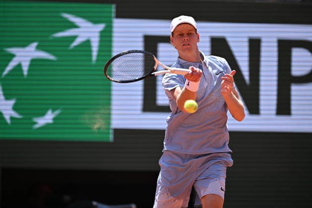 2026 French Open (Roland-Garros) - Day 5 PARIS, FRANCE - MAY 28: Jannik Sinner of Italy competes against Argentina s Juan Manuel Cerundolo (not seen) on day 5 of the French Open tennis tournament on Court Philippe-Chatrier at the Roland-Garros Complex in Paris on May 28, 2026. Mustafa Yalcin Anadolu Paris France. Editorial use only. Please get in touch for any other usage.  Copyright: x2026xAnadoluxMustafaxYalcinx