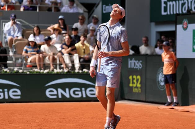 2026-05-28 2026 French Open - Day Five PARIS, FRANCE - MAY 28: Jannik Sinner of Italy looks dejected during Day Five of the 2026 French Open at Roland Garros on May 28, 2026 in Paris, France. (Photo by Marleen Fouchier BSR Agency) Paris France Content not available for redistribution in The Netherlands directly or indirectly through any third parties. Copyright: xBSRxAgencyx