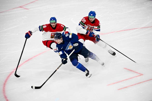 LKS 20260528 Konsta Helenius (C) controls the puck during the 2026 IIHF Ice hockey, Eishockey World Championships quarterfinal match between Finland and Czechia in Zurich on May 28, 2026. - RONI REKOMAA Zürich Switzerland 8hC_avTHMJg  Copyright: xRonixRekomaax 8hC_avTHMJg