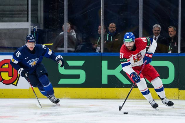 260528 Anton Lundell of Finland and Martin Kaut of Czech Republic during the 2026 IIHF Ice hockey, Eishockey World Championship, WM, Weltmeisterschaft quarterfinal match between Finland and Czech Republic on May 28, 2026 in Zürich. Photo: Jesper Zerman BILDBYRAN kod JZ JZ0735 ishockey ice hockey ishockey-vm 2026 vm 2026 iihf world championship finland tjeckien czech republic bbeng finland Copyright: JESPERxZERMAN BB260528JZ049