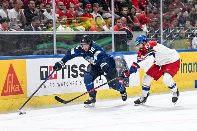 ZURICH, SWITZERLAND - MAY 28: Aleksander Barkov of Finland protects the puck from Martin Kaut of Czechia during the 2026 IIHF Ice hockey, Eishockey World Championship, WM, Weltmeisterschaft Switzerland game between Finland and Czechia at Swiss Life Arena on May 28, 2026 in Zurich, Zurich. Zurich Swiss Life Arena Zurich Switzerland Copyright: xJustPictures.ch AndreaxBrancax jp-en-EuSpIm-JP7_ANB_FinCze_28052026_0072