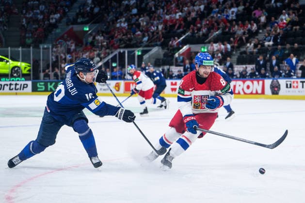 260528 Henri Jokiharju of Finland and Matej Blumel of Czech Republic during the 2026 IIHF Ice hockey, Eishockey World Championship, WM, Weltmeisterschaft quarterfinal match between Finland and Czech Republic on May 28, 2026 in Zürich. Photo: Jesper Zerman BILDBYRAN kod JZ JZ0735 ishockey ice hockey ishockey-vm 2026 vm 2026 iihf world championship finland tjeckien czech republic bbeng finland Copyright: JESPERxZERMAN BB260528JZ052