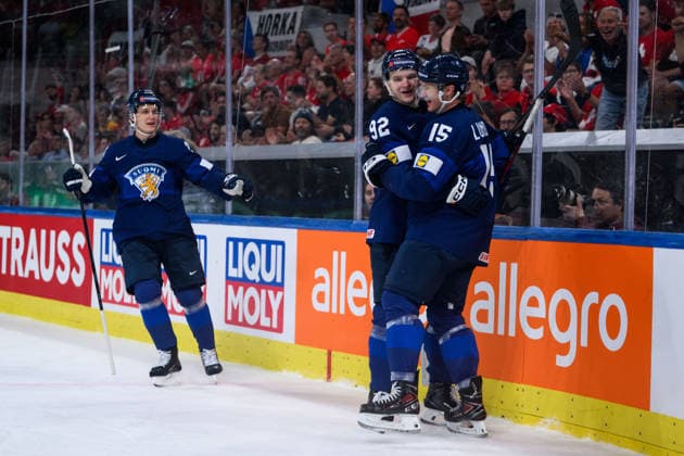 260528 Lenni Hämeenaho and Anton Lundell of Finland celebrates after 2-0 during the 2026 IIHF Ice hockey, Eishockey World Championship, WM, Weltmeisterschaft quarterfinal match between Finland and Czech Republic on May 28, 2026 in Zürich. Photo: Jesper Zerman BILDBYRAN kod JZ JZ0735 ishockey ice hockey ishockey-vm 2026 vm 2026 iihf world championship finland tjeckien czech republic bbeng jubel celebrates finland Copyright: JESPERxZERMAN BB260528JZ053