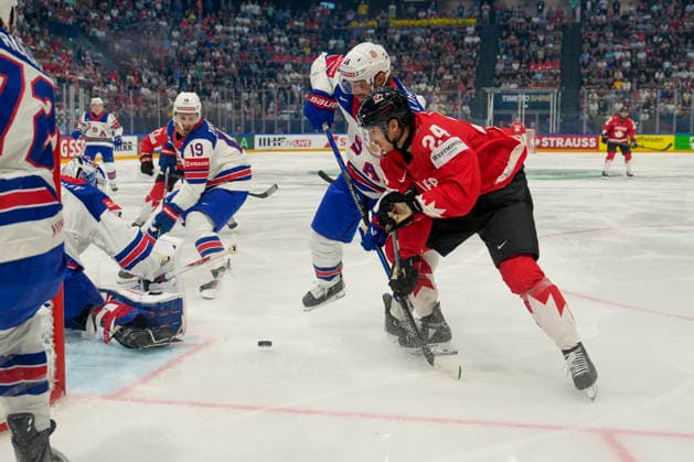 FRIBOURG, SWITZERLAND - MAY 28: Dylan Cozens of Canada R) against Ryan Lindgren of United States 2nd R) during the 2026 IIHF Ice hockey, Eishockey World Championship, WM, Weltmeisterschaft Switzerland game between Canada and USA at BCF Arena on May 28, 2026 in Fribourg, Fribourg. Fribourg BCF Arena Fribourg Switzerland Copyright: xJustPictures.ch JarixPestelaccix jp-en-EuSpIm-JP6_JAR_Canada_USA_28May2026_00020