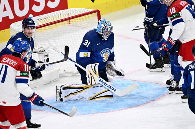 LKS 20260528 Goalkeeper Justus Annunen of Finland makes a save during the 2026 IIHF Ice hockey, Eishockey World Championships quarterfinal match between Finland and Czechia in Zurich on May 28, 2026. - RONI REKOMAA Zürich Switzerland z27zfZpQtTE  Copyright: xRonixRekomaax z27zfZpQtTE