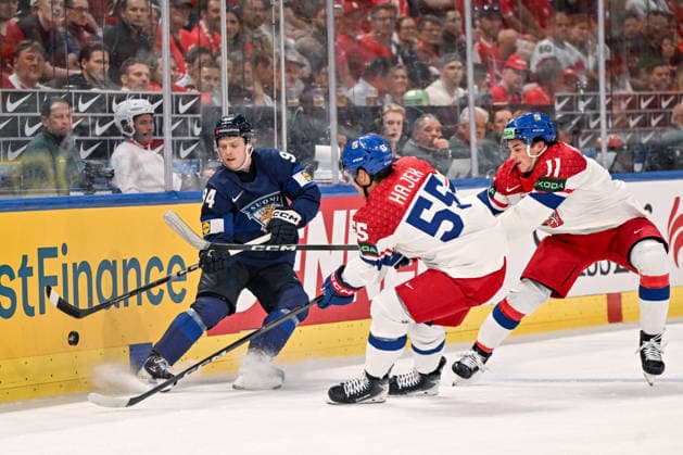ZURICH, SWITZERLAND - MAY 28: Konsta Helenius of Finland in action against Libor Hajek of Czechia L) and Matyas Melovsky of Czechia R) during the 2026 IIHF Ice hockey, Eishockey World Championship, WM, Weltmeisterschaft Switzerland game between Finland and Czechia at Swiss Life Arena on May 28, 2026 in Zurich, Zurich. Zurich Swiss Life Arena Zurich Switzerland Copyright: xJustPictures.ch AndreaxBrancax jp-en-EuSpIm-JP7_ANB_FinCze_28052026_0192