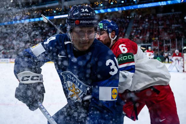 260528 Aatu Räty of Finland and Michal Kempny of Czech Republic during the 2026 IIHF Ice hockey, Eishockey World Championship, WM, Weltmeisterschaft quarterfinal match between Finland and Czech Republic on May 28, 2026 in Zürich. Photo: Jesper Zerman BILDBYRAN kod JZ JZ0735 ishockey ice hockey ishockey-vm 2026 vm 2026 iihf world championship finland tjeckien czech republic bbeng finland Copyright: JESPERxZERMAN BB260528JZ055