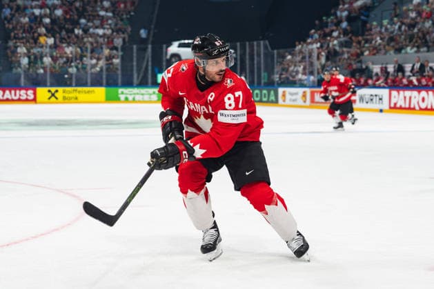 FRIBOURG, FRIBOURG - MAY 28: Sidney Crosby of Canada during the 2026 IIHF World Championship, WM, Weltmeisterschaft quarterfinal match between Canada and the United States at BCF Arena on May 28, 2026 in Fribourg, Fribourg, Switzerland.  Copyright: xLivioxBaeriswylx xSPPx Sportspressphoto_SPR156134