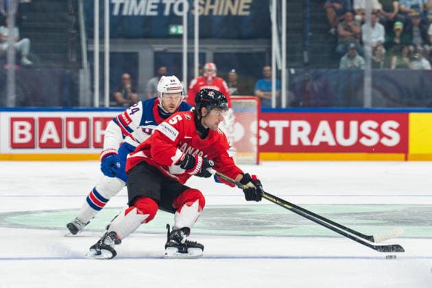 FRIBOURG, FRIBOURG - MAY 28: Denton Mateychuk of Canada battles with Mathieu Olivier of the United States during the 2026 IIHF World Championship, WM, Weltmeisterschaft quarterfinal match between Canada and the United States at BCF Arena on May 28, 2026 in Fribourg, Fribourg, Switzerland.  Copyright: xLivioxBaeriswylx xSPPx Sportspressphoto_SPR156135