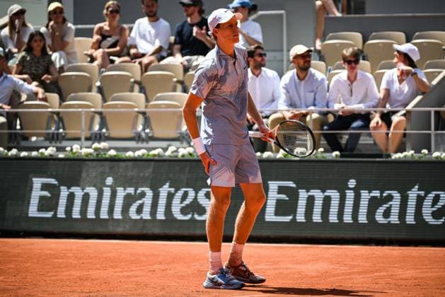 May 28, 2026, Paris, France, France: Jannik SINNER of Italy looks injured during the fifth day of the Roland-Garros 2026, French Open 2026, Grand Slam tennis tournament at Roland-Garros Stadium on May 28, 2026 in Paris, France. Paris France - ZUMAm308 20260528_zsp_m308_032 Copyright: xMatthieuxMirvillex