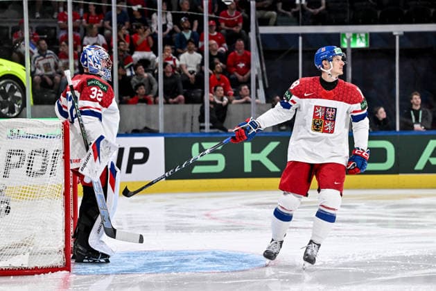 ZURICH, SWITZERLAND - MAY 28: goalkeeper Josef Korenar of Czechia L) and Dominik Kubalik of Czechia R) after giving up a goal during the 2026 IIHF Ice hockey, Eishockey World Championship, WM, Weltmeisterschaft Switzerland game between Finland and Czechia at Swiss Life Arena on May 28, 2026 in Zurich, Zurich. Zurich Swiss Life Arena Zurich Switzerland Copyright: xJustPictures.ch AndreaxBrancax jp-en-EuSpIm-JP7_ANB_FinCze_28052026_0522