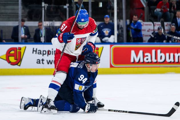 260528 Martin Kaut of Czech Republic and Konsta Helenius of Finland during the 2026 IIHF Ice hockey, Eishockey World Championship, WM, Weltmeisterschaft quarterfinal match between Finland and Czech Republic on May 28, 2026 in Zürich. Photo: Jesper Zerman BILDBYRAN kod JZ JZ0735 ishockey ice hockey ishockey-vm 2026 vm 2026 iihf world championship finland tjeckien czech republic bbeng finland Copyright: JESPERxZERMAN BB260528JZ063