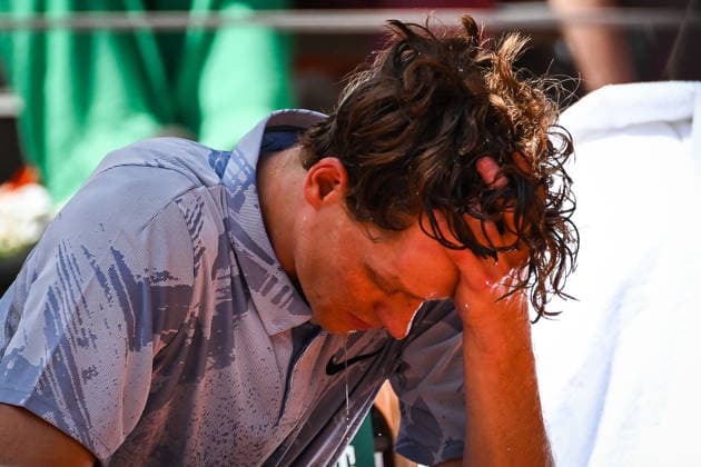 May 28, 2026, Paris, France, France: JANNIK SINNER of Italy looks dejected during his loss to J. Manuel Cerundolo of Argentina on the fifth day of the French Open 2026 at Roland-Garros Stadium in Paris, France. Cerundolo defeated the number one ranked Sinner 3:6, 2:6, 7:5, 6:1, 6:1. Tennis 2026: ATP, Tennis Herren French Open: CERUNDOLO 3:6 2:6 7:5 6:1 6:1 SINNER  - ZUMAm308 20260528_zsp_m308_010 Copyright: xMatthieuxMirvillex