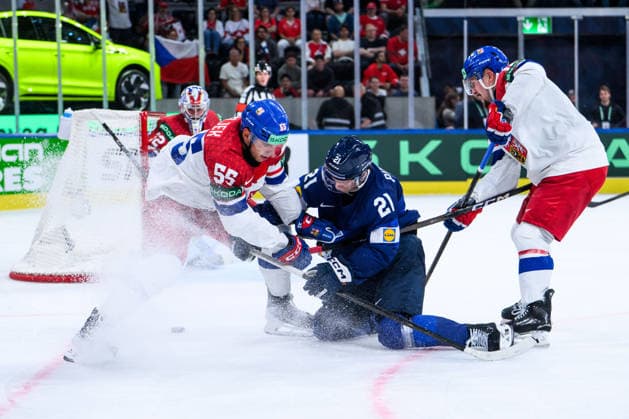 260528 Libor Hajek of Czech Republic and Patrik Puistola of Finland during the 2026 IIHF Ice hockey, Eishockey World Championship, WM, Weltmeisterschaft quarterfinal match between Finland and Czech Republic on May 28, 2026 in Zürich. Photo: Jesper Zerman BILDBYRAN kod JZ JZ0735 ishockey ice hockey ishockey-vm 2026 vm 2026 iihf world championship finland tjeckien czech republic bbeng finland Copyright: JESPERxZERMAN BB260528JZ066