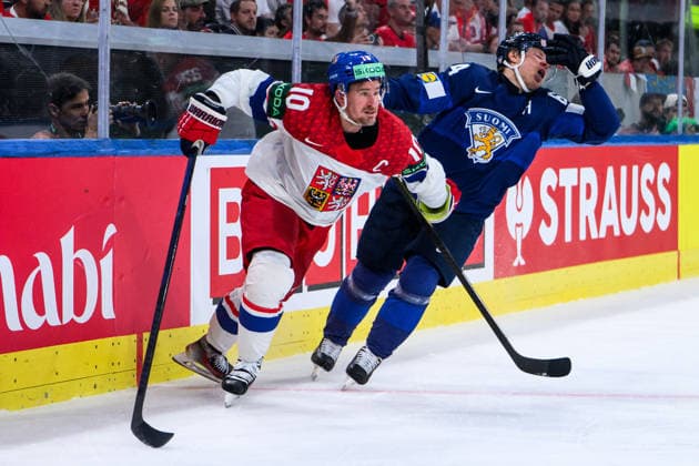 260528 Roman Cervenka of Czech Republic and Mikael Granlund of Finland during the 2026 IIHF Ice hockey, Eishockey World Championship, WM, Weltmeisterschaft quarterfinal match between Finland and Czech Republic on May 28, 2026 in Zürich. Photo: Jesper Zerman BILDBYRAN kod JZ JZ0735 ishockey ice hockey ishockey-vm 2026 vm 2026 iihf world championship finland tjeckien czech republic bbeng finland Copyright: JESPERxZERMAN BB260528JZ069