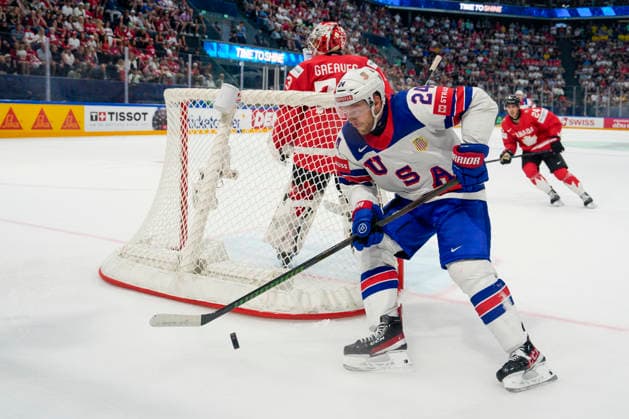 FRIBOURG, SWITZERLAND - MAY 28: Mathieu Olivier of United States trying a wrap around during the 2026 IIHF Ice hockey, Eishockey World Championship, WM, Weltmeisterschaft Switzerland game between Canada and USA at BCF Arena on May 28, 2026 in Fribourg, Fribourg. Fribourg BCF Arena Fribourg Switzerland Copyright: xJustPictures.ch JarixPestelaccix jp-en-EuSpIm-JP6_JAR_Canada_USA_28May2026_00142