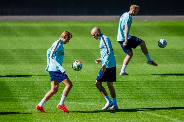 Training with the Norwegian men s national football team Oslo, Norway 20260528 Norway s Andreas Schjelderup and Fredrik Aursnes during a training session with the Norwegian men s national football team at Ullevaal Stadium Photo Fredrik Varfjell NTB Oslo Norway EDITORIAL USE ONLY RESTRICTED USE FOR BETTING COMPANIES  Copyright: xFredrikxVarfjellx xNTBx