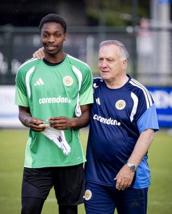 NOORDWIJK - Goalkeeper Tyrick Bodak and national coach Dick Advocaat during a training session of the Curacao national team, Nationalteam The players are preparing for the World Cup at SJC Noordwijk under the guidance of national coach Dick Advocaat. ROBIN VAN LONKHUIJSEN ANP xVIxANPxSportx xxANPxIVx 559532803 originalFilename: 559532803.jpg