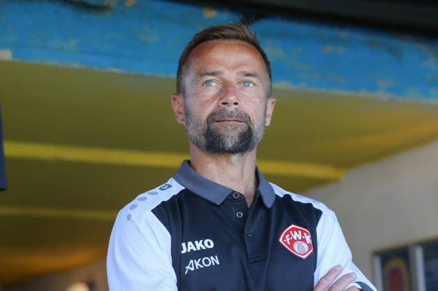 28.05.2026, xtgx, Fussball Aufstiegsspiele zur 3. Liga, 1. FC Lokomotive Leipzig - FC Würzburger Kickers, v.l. Michael Schiele (Würzburg, Trainer) Portrait, Portraet, Einzelbild (DFL DFB REGULATIONS PROHIBIT ANY USE OF PHOTOGRAPHS as IMAGE SEQUENCES and or QUASI-VIDEO) Leipzig