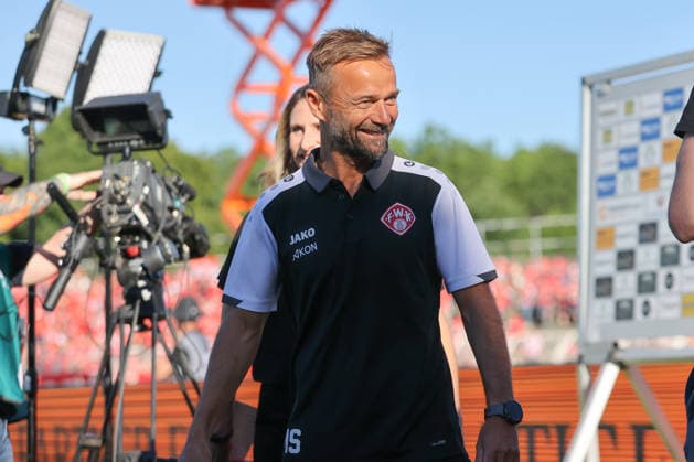 28.05.2026, xtgx, Fussball Aufstiegsspiele zur 3. Liga, 1. FC Lokomotive Leipzig - FC Würzburger Kickers, v.l. Michael Schiele (Würzburg, Trainer) Portrait, Portraet, Einzelbild (DFL DFB REGULATIONS PROHIBIT ANY USE OF PHOTOGRAPHS as IMAGE SEQUENCES and or QUASI-VIDEO) Leipzig
