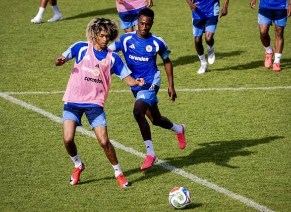 NOORDWIJK - Tahith Chong and Kevin Felida during a training session of the Curacao national team, Nationalteam The players are preparing for the World Cup at SJC Noordwijk under the guidance of national coach Dick Advocaat. ROBIN VAN LONKHUIJSEN ANP xVIxANPxSportx xxANPxIVx 559536548 originalFilename: 559536548.jpg