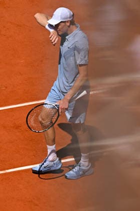 French Open - Jannik Sinner out In Second Round Jannik Sinner (ITA) during his second round match at the 2026 Roland-Garros tournament in Paris, FRANCE, on May 28, 2026. Photo by Corinne Dubreuil ABACAPRESS.COM Paris France  Copyright: xDubreuilxCorinne ABACAx