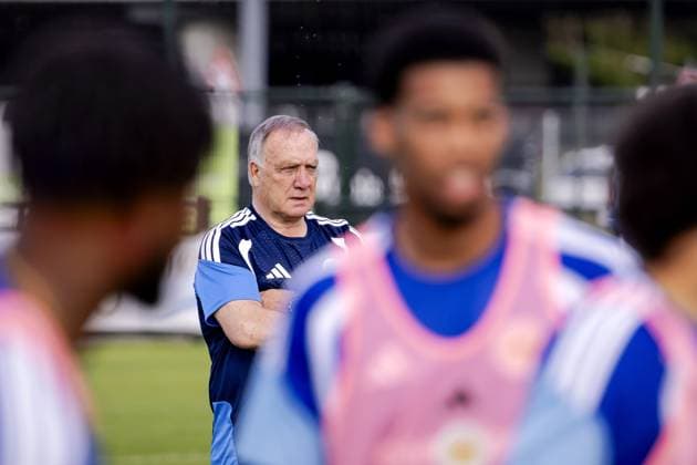 NOORDWIJK - National coach Dick Advocaat during a training session of the Curacao national team, Nationalteam The players are preparing for the World Cup at SJC Noordwijk under the leadership of national coach Dick Advocaat. ROBIN VAN LONKHUIJSEN ANP xVIxANPxSportx xxANPxIVx 559537450 originalFilename: 559537450.jpg