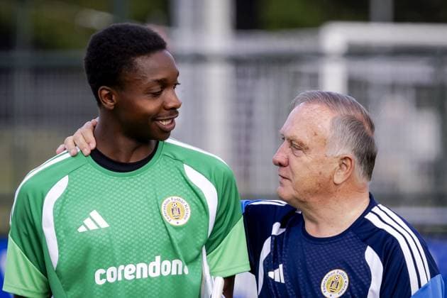 NOORDWIJK - Goalkeeper Tyrick Bodak and national coach Dick Advocaat during a training session of the Curacao national team, Nationalteam The players are preparing for the World Cup at SJC Noordwijk under the guidance of national coach Dick Advocaat. ROBIN VAN LONKHUIJSEN ANP xVIxANPxSportx xxANPxIVx 559537469 originalFilename: 559537469.jpg