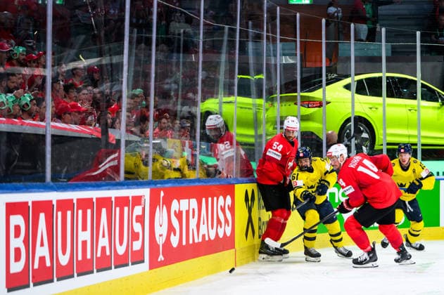 260528 Christian Marti and Dean Kukan of Switzerland compete for the puck with Viggo Björck of Sweden during the 2026 IIHF Ice hockey, Eishockey World Championship, WM, Weltmeisterschaft quarterfinal match between Switzerland and Sweden on May 28, 2026 in Zürich. Photo: Jesper Zerman BILDBYRAN kod JZ JZ0733 ishockey ice hockey ishockey-vm 2026 vm 2026 iihf world championship kvartsfinal quarterfinal quarterfinals switzerland schweiz sverige sweden bbeng Copyright: JESPERxZERMAN BB260528JZ096