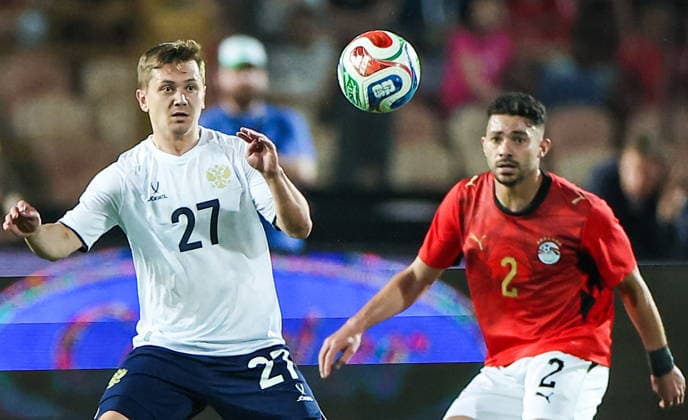 EGYPT, CAIRO - MAY 28, 2026: Russia s Ivan Oblyakov (L) and Egypt s Yasser Ibrahim fight for the ball in a friendly football match between Egypt and Russia at the Cairo International Stadium Friendly Football Match: Egypt Vs Russia  - ZUMAt113 20260528_zaa_t113_674 Copyright: xPeterxKovalevx