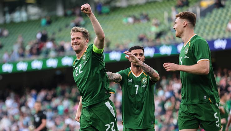 International Friendly, Länderspiel, Nationalmannschaft Aviva Stadium, Dublin 28 5 2026 Republic of Ireland vs Qatar Ireland™s Nathan Collins celebrates scoring his sides first goal with Troy Parrott and Jake O Brien Nathan Collins celebrates scoring his sides first goal with Troy Parrott and Jake O Brien 28 5 2026  Copyright: x INPHO RyanxByrnex RB2_8114