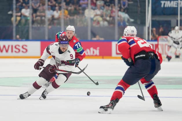 FRIBOURG, SWITZERLAND - MAY 28: Renars Krastenbergs of Latvia L) in action during the 2026 IIHF Ice hockey, Eishockey World Championship, WM, Weltmeisterschaft Switzerland game between Norway and Latvia at BCF Arena on May 28, 2026 in Fribourg, Fribourg. Fribourg BCF Arena Fribourg Switzerland Copyright: xJustPictures.ch JarixPestelaccix jp-en-EuSpIm-JP6_JAR_Norway_Latvia_28May2026_00016
