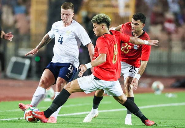 EGYPT, CAIRO - MAY 28, 2026: Russia s Danil Krugovoi, Egypt s Emam Ashour and Egypt s Ahmed Mostafa Mohamed Sayed (Zizo), left-right, fight for the ball in a friendly football match between Egypt and Russia at the Cairo International Stadium. Peter Kovalev TASS  93144549