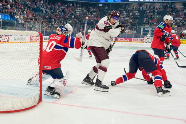 FRIBOURG, SWITZERLAND - MAY 28: goalkeeper Henrik Haukeland of Norway L) saves despite a screen of Oskars Batna of Latvia C) during the 2026 IIHF Ice hockey, Eishockey World Championship, WM, Weltmeisterschaft Switzerland game between Norway and Latvia at BCF Arena on May 28, 2026 in Fribourg, Fribourg. Fribourg BCF Arena Fribourg Switzerland Copyright: xJustPictures.ch JarixPestelaccix jp-en-EuSpIm-JP6_JAR_Norway_Latvia_28May2026_00027