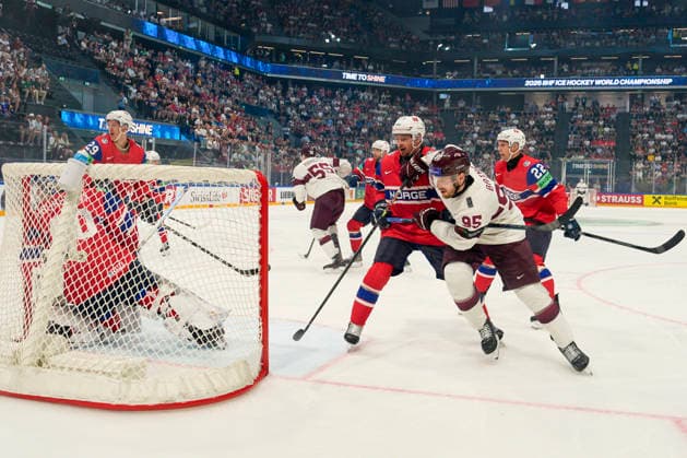 FRIBOURG, SWITZERLAND - MAY 28: Oskars Batna of Latvia 2nd R) against Sander Hurrod of Norway C) during the 2026 IIHF Ice hockey, Eishockey World Championship, WM, Weltmeisterschaft Switzerland game between Norway and Latvia at BCF Arena on May 28, 2026 in Fribourg, Fribourg. Fribourg BCF Arena Fribourg Switzerland Copyright: xJustPictures.ch JarixPestelaccix jp-en-EuSpIm-JP6_JAR_Norway_Latvia_28May2026_00031
