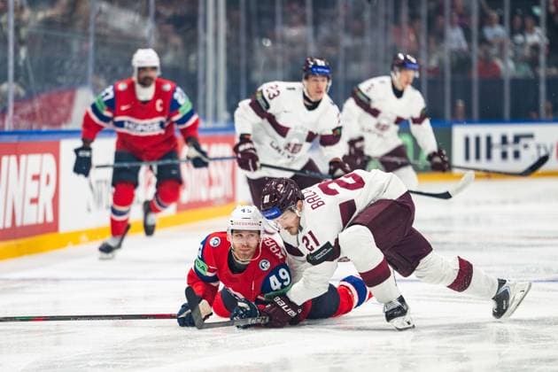 FRIBOURG, FRIBOURG - MAY 28: Christian Kaasastul of Norway battles with Rudolfs Balcers of Latvia during the 2026 IIHF World Championship, WM, Weltmeisterschaft match between Norway and Latvia at BCF Arena on May 28, 2026 in Fribourg, Fribourg, Switzerland.  Copyright: xLivioxBaeriswylx xSPPx Sportspressphoto_SPR156297