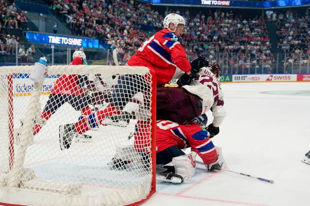 FRIBOURG, SWITZERLAND - MAY 28: Sandis Vilmanis of Latvia receives 2min penalty for this charge on goalkeeper Henrik Haukeland of Norway during the 2026 IIHF Ice hockey, Eishockey World Championship, WM, Weltmeisterschaft Switzerland game between Norway and Latvia at BCF Arena on May 28, 2026 in Fribourg, Fribourg. Fribourg BCF Arena Fribourg Switzerland Copyright: xJustPictures.ch JarixPestelaccix jp-en-EuSpIm-JP6_JAR_Norway_Latvia_28May2026_00044